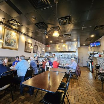 Los Olivos Ristorante dining room with guests at lunch